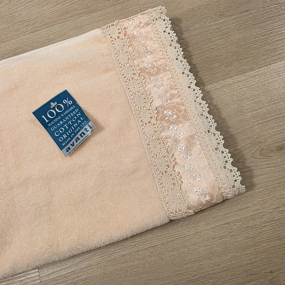 Vintage Avanti Peachy Pink 100% Cotton Lace Trim Cottagecore 1978 Small Towel
